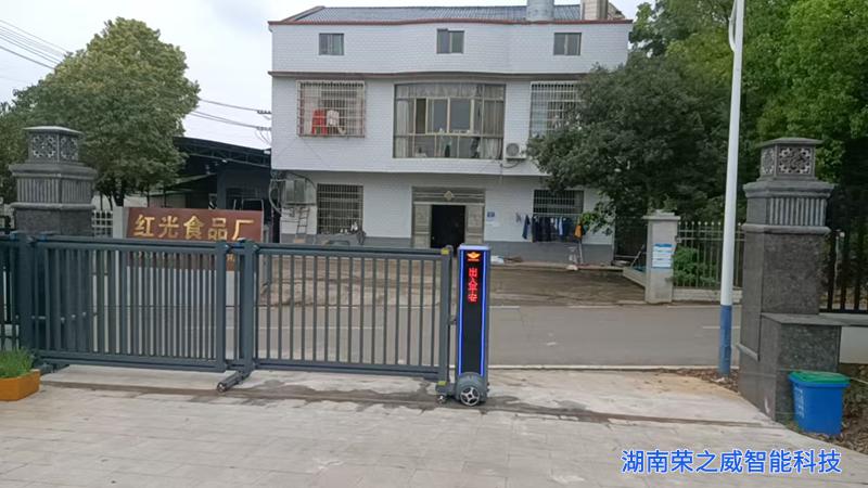 长沙智能平移门安装实拍：浏阳冯总13.68米铝合金门伸缩门｜荣之威