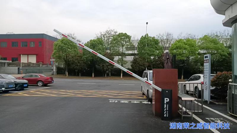 南方泵业道闸2套3米案例｜长沙荣之威电动门厂家