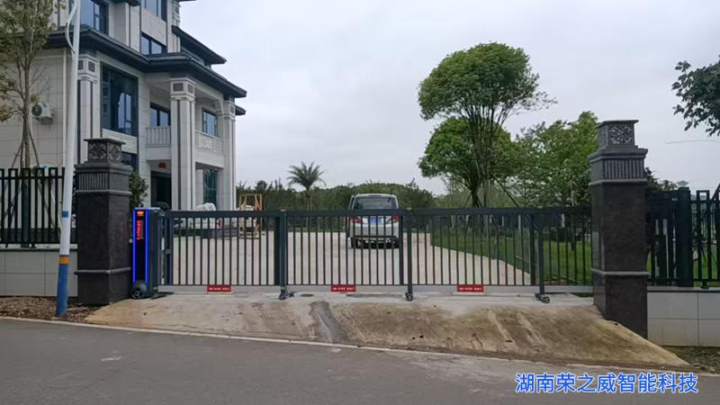 13.68米铝合金平移门安装竣工-长沙电动门厂家-湖南荣之威
