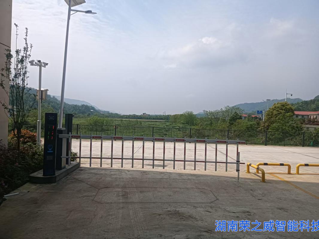 汨罗厂区道闸交付-富昇智各-湖南荣之威 汨罗厂区道闸交付-富昇智各-湖南荣之威