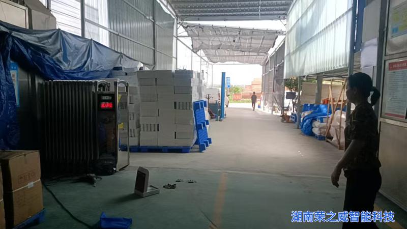 长沙望城厂区电动伸缩门交付-新净界纸业-湖南荣之威