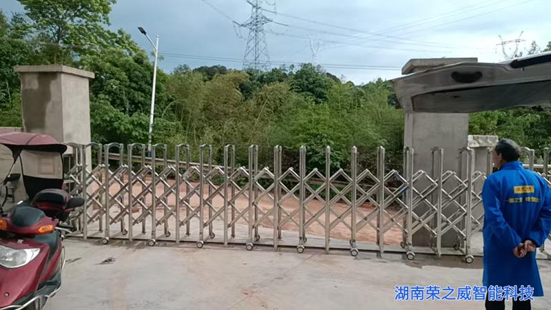 电动伸缩门施工-长沙县景区电动门案例-湖南荣之威