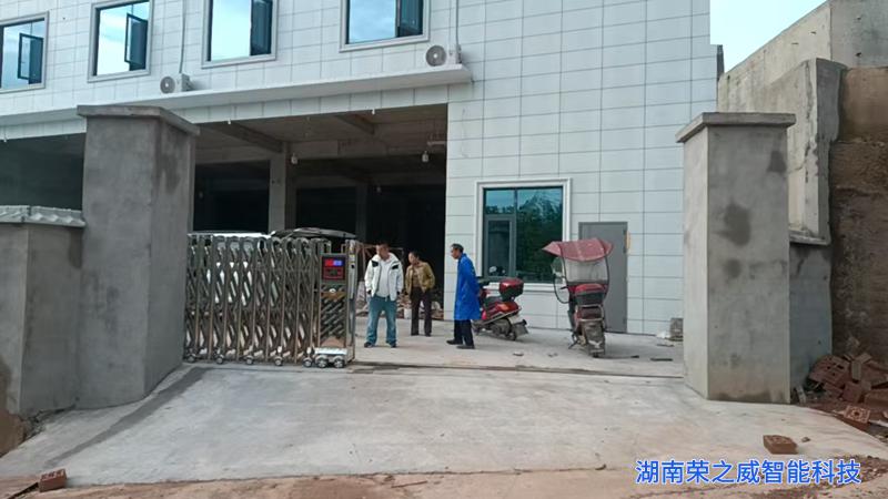 电动伸缩门施工-长沙县景区电动门案例-湖南荣之威