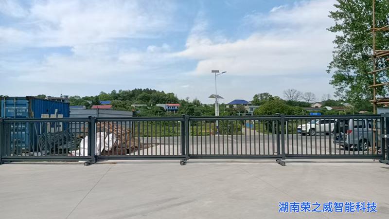 智能平移门施工-长沙县电动伸缩门案例-湖南荣之威 智能平移门施工-长沙县电动伸缩门案例-湖南荣之威